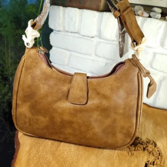 NEW Front Lock Detail Tan Shoulder Bag - Picture 2 of 10